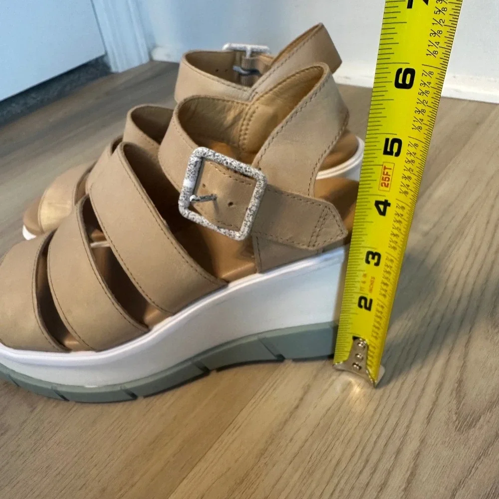 Sorel‎ Women's Joanie III Ankle Strap Wedge sandals Size 6 tan beige platform